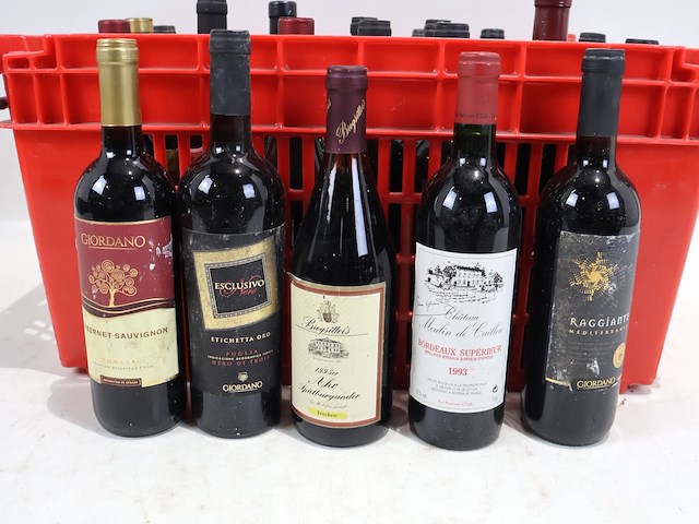 Partij rode wijn - afbeelding 2 van  7