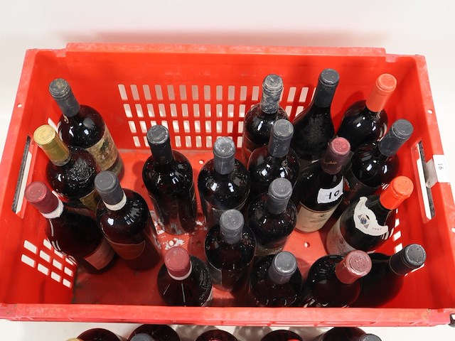 Partij rode wijn - afbeelding 5 van  7