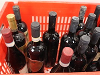 Partij rode wijn - afbeelding 6 van  7