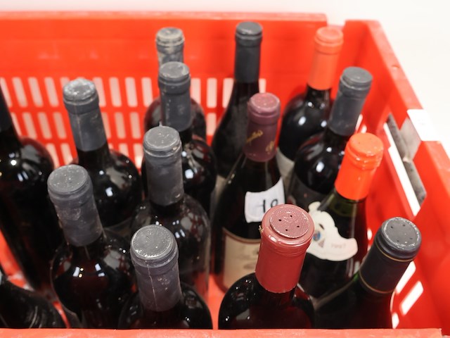 Partij rode wijn - afbeelding 7 van  7