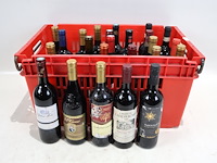 Partij rode wijn - afbeelding 1 van  7