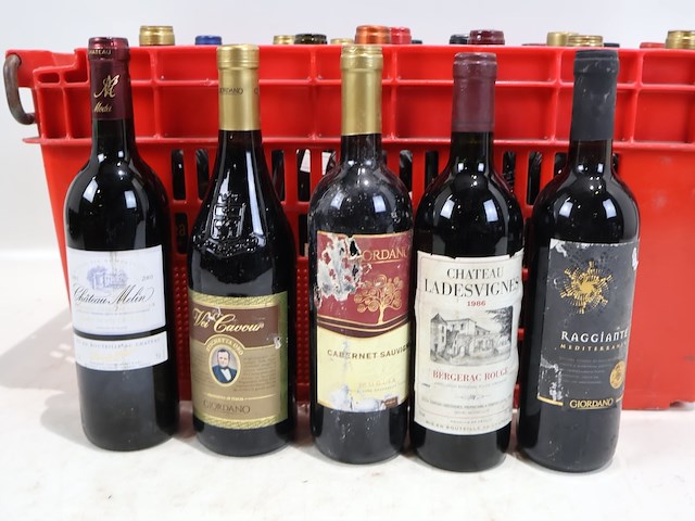 Partij rode wijn - afbeelding 2 van  7