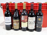 Partij rode wijn - afbeelding 2 van  7