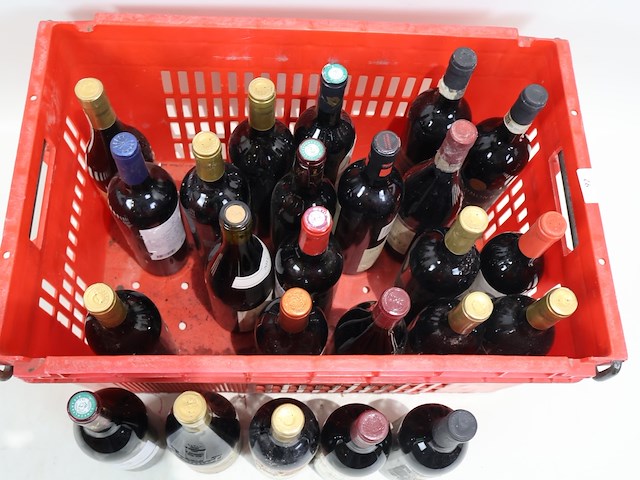 Partij rode wijn - afbeelding 5 van  7