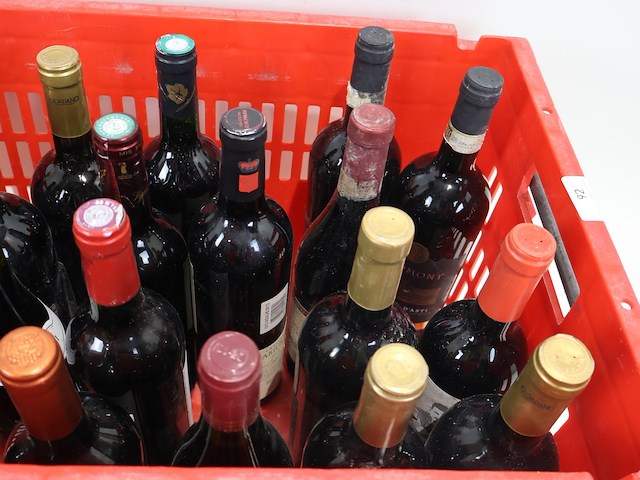 Partij rode wijn - afbeelding 7 van  7