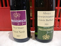 Partij rode wijn - afbeelding 2 van  5