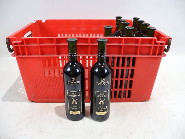 Partij rode wijn - afbeelding 1 van  3