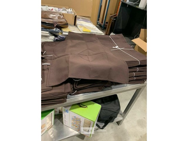 Partij ronde bruine tafellakens en bijhorende tafeldoeken - afbeelding 2 van  2