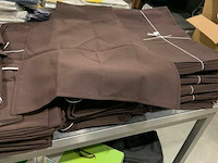 Partij ronde bruine tafellakens en bijhorende tafeldoeken - afbeelding 2 van  2