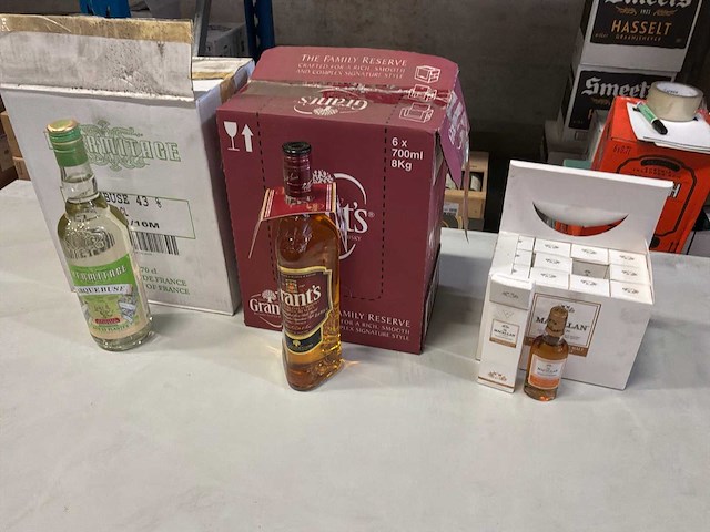 Partij rum, gin en whisky - afbeelding 1 van  5