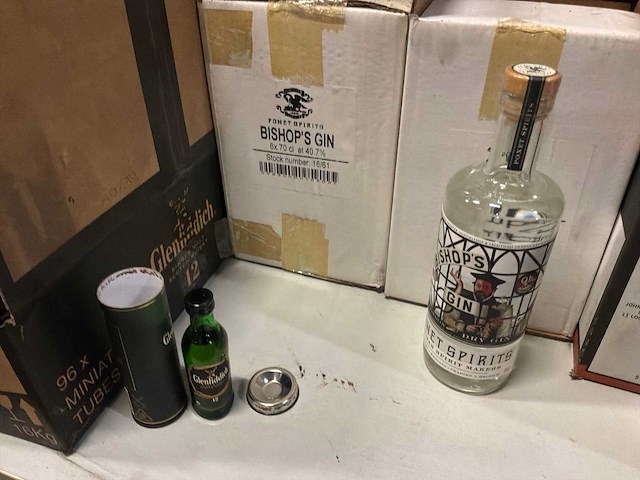 Partij rum, whisky en gin - afbeelding 3 van  3