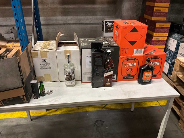 Partij rum, whisky en gin - afbeelding 1 van  4