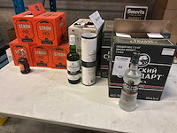Partij rum, whisky en vodka - afbeelding 1 van  6