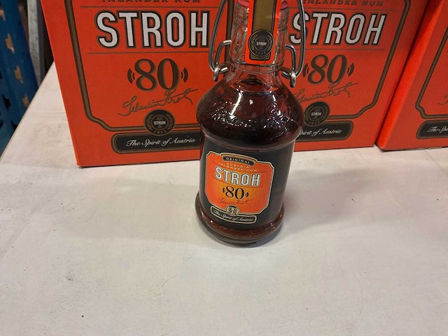 Partij rum, whisky en vodka - afbeelding 3 van  6