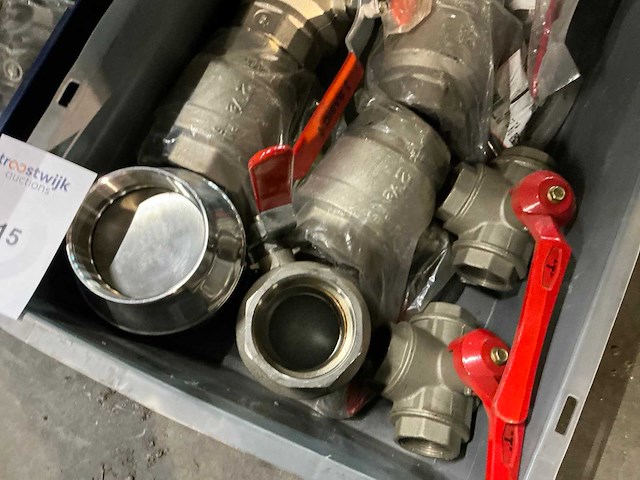 Partij rvs en messing afsluiters - afbeelding 2 van  5