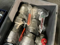 Partij rvs en messing afsluiters - afbeelding 3 van  5