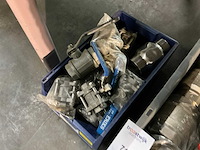 Partij rvs en messing afsluiters - afbeelding 4 van  5