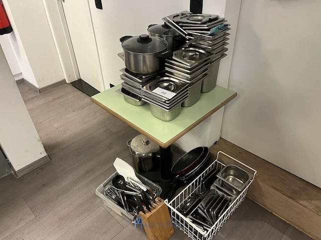 Partij rvs gastronormbakken en keukengerei - afbeelding 1 van  9
