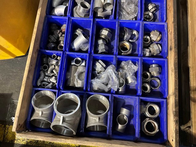 Partij rvs lasbochten en buisfitting materialen - afbeelding 3 van  3