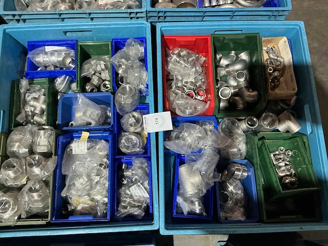 Partij rvs pijpfitting materialen - afbeelding 1 van  9