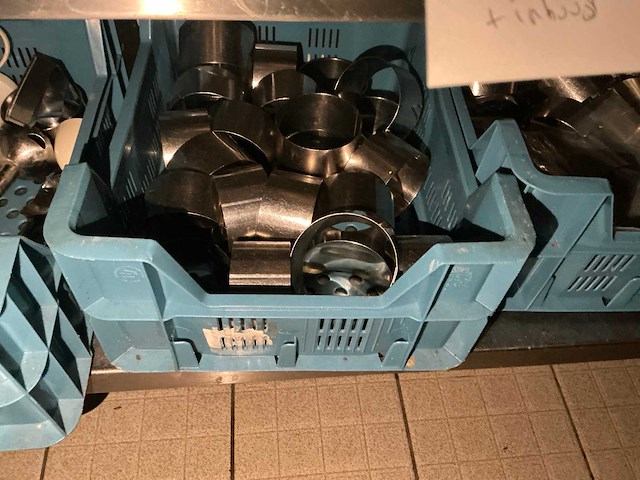 Partij rvs serveerringen en gascapsules voor vulbus - afbeelding 3 van  3