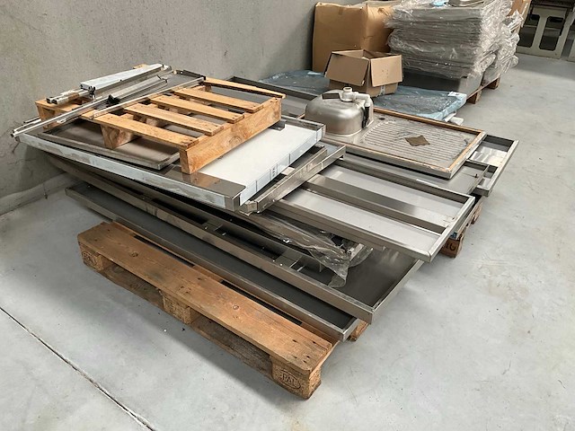 Partij rvs werktafels - afbeelding 2 van  2