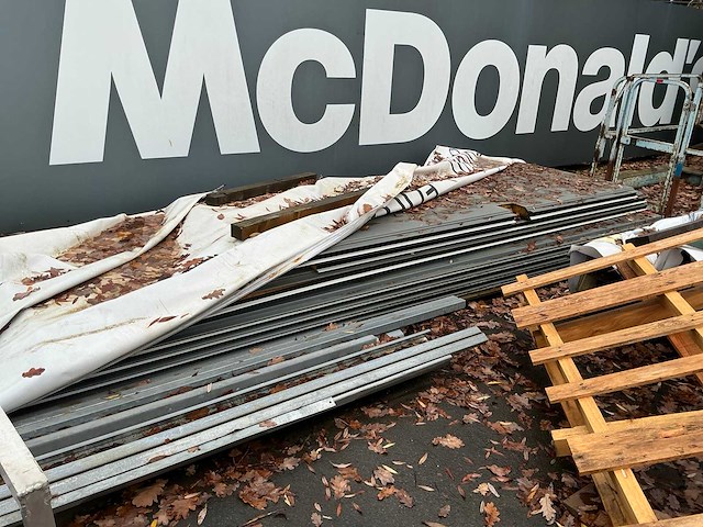 Partij sandwichpanelen en profielen - afbeelding 1 van  6