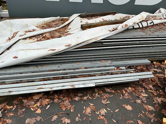 Partij sandwichpanelen en profielen - afbeelding 2 van  6