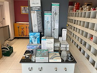 Partij sanitair- en badkameraccessoires