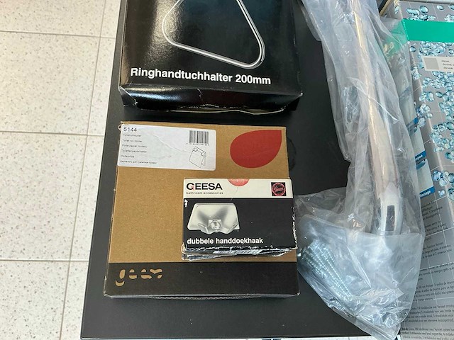 Partij sanitair- en badkameraccessoires - afbeelding 7 van  13