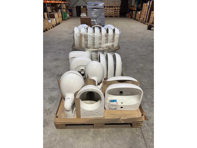 Partij sanitair 9 pallets - afbeelding 12 van  32