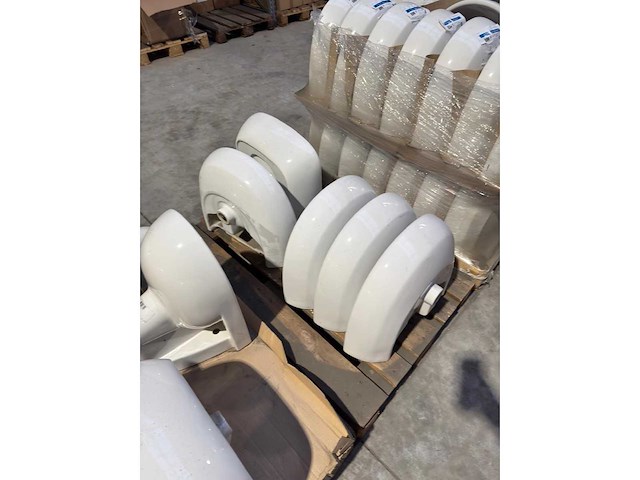 Partij sanitair 9 pallets - afbeelding 27 van  32