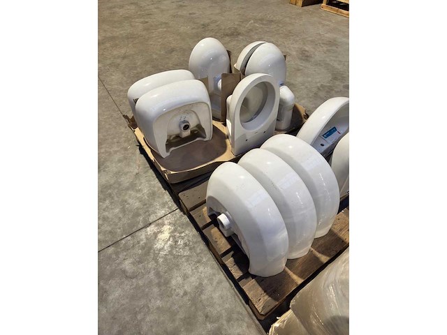 Partij sanitair 9 pallets - afbeelding 30 van  32