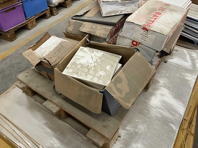 Partij sanitair, tegels en bouwmaterialen - afbeelding 2 van  24