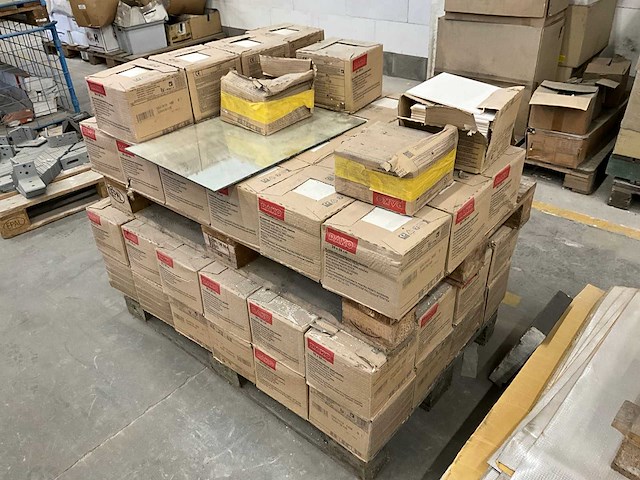 Partij sanitair, tegels en bouwmaterialen - afbeelding 4 van  24