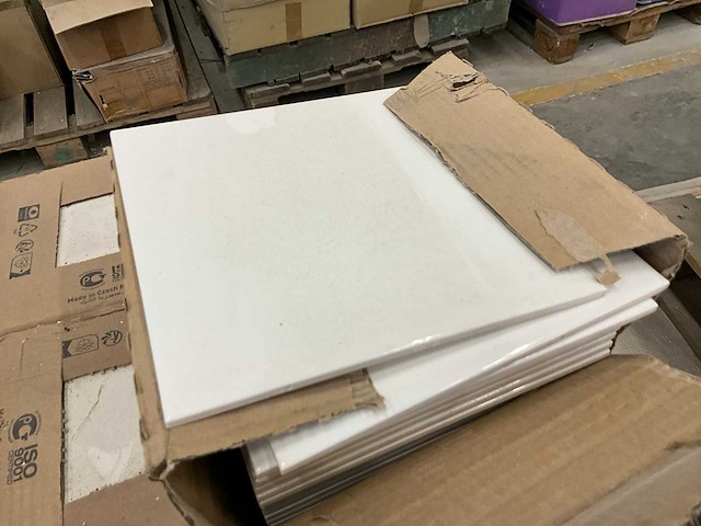 Partij sanitair, tegels en bouwmaterialen - afbeelding 6 van  24