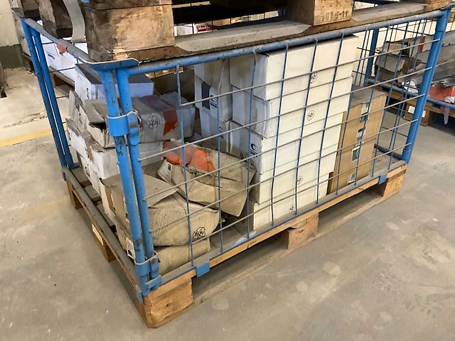 Partij sanitair, tegels en bouwmaterialen - afbeelding 15 van  24