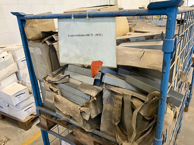 Partij sanitair, tegels en bouwmaterialen - afbeelding 17 van  24