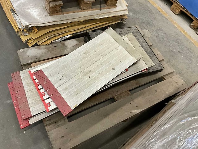 Partij sanitair, tegels en bouwmaterialen - afbeelding 19 van  24