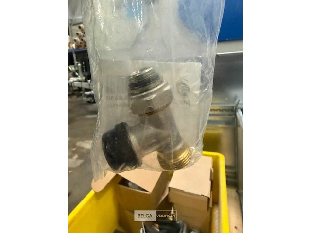 Partij sanitaire aansluitingen - afbeelding 3 van  6