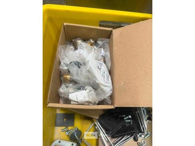 Partij sanitaire aansluitingen - afbeelding 4 van  6