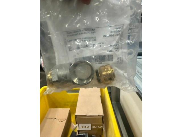 Partij sanitaire aansluitingen - afbeelding 6 van  6