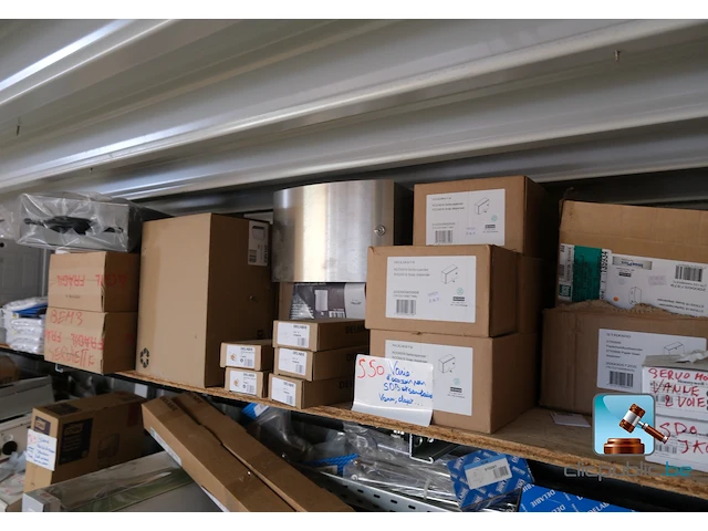 Partij sanitaire apparatuur - afbeelding 1 van  12
