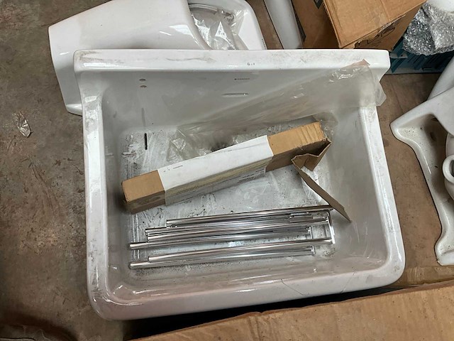 Partij sanitaire benodigdheden - afbeelding 34 van  46