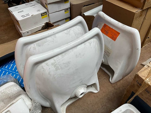 Partij sanitaire benodigdheden - afbeelding 43 van  46