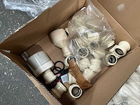 Partij sanitaire koppelingen - afbeelding 2 van  4