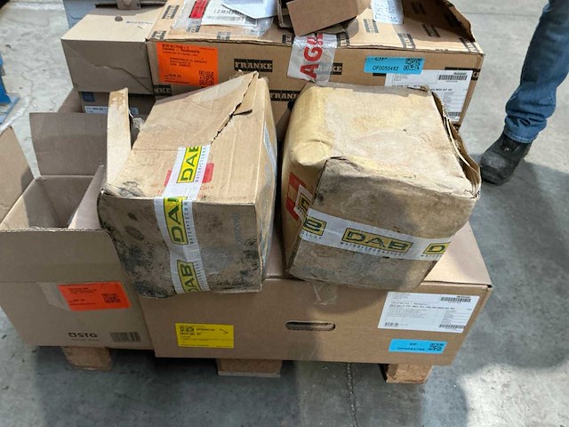 Partij sanitaire onderdelen en accessoires - afbeelding 3 van  7