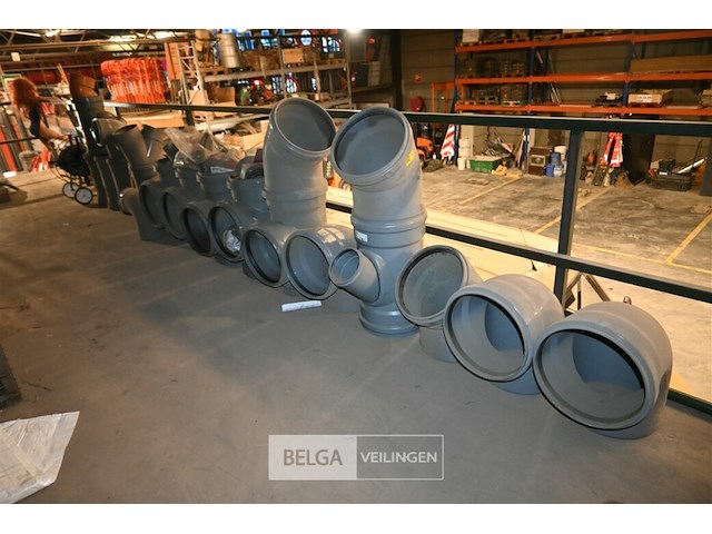 Partij sanitaire pvc hulpstukken - afbeelding 1 van  7