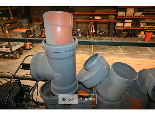 Partij sanitaire pvc hulpstukken - afbeelding 2 van  7