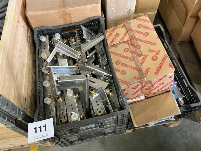 Partij sanitaire toebehoren - afbeelding 1 van  8